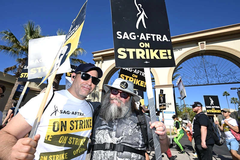US-ENTERTAINMENT-CINEMA-TELEVISION-STRIKE-film-celebrity
US actor Jack Black and Mexican-US actor Juan Rodriguez (L) join SAG-AFTRA members and their supporters on a picket line outside Paramount Studios during their strike against the Hollywood studios, in Los Angeles, California, on November 8, 2023. The union representing striking actors said on November 6, 2023, it could not agree to studios' "last, best and final offer" issued over the weekend in a bid to end a months-long stalemate that has crippled Hollywood. (Photo by Robyn Beck / AFP) (Photo by ROBYN BECK/AFP via Getty Images)