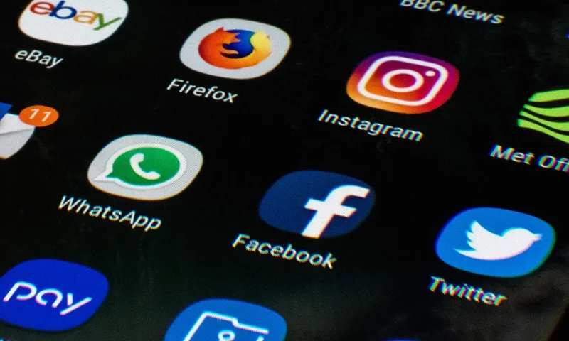 A mobile phone screen displays the icons for the social networking apps Facebook, Twitter and Instagram, taken in Manchester, England on March 22, 2018. - A public apology by Facebook chief Mark Zuckerberg failed Thursday to quell outrage over the hijacking of personal data from millions of people, as critics demanded the social media giant go much further to protect privacy. (Photo by Oli SCARFF / AFP) (Photo by OLI SCARFF/AFP via Getty Images)