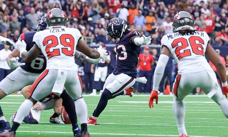 Houston Texans running back Dare Ogunbowale (33) kicks a field goal during the fourth quarter against the Tampa Bay Buccaneers at NRG Stadium. Mandatory Credit: Troy Taormina-USA TODAY Sports