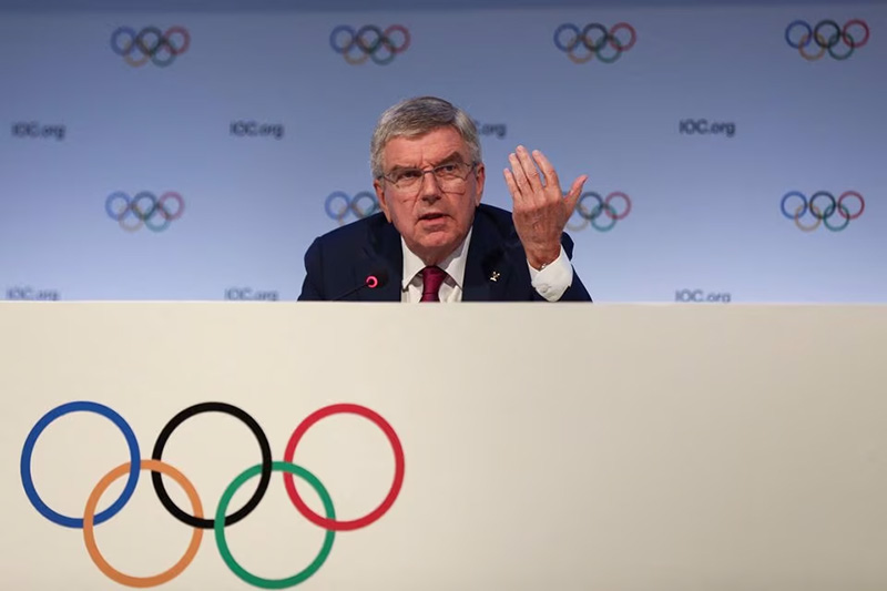 International Olympic Committee (IOC) President Thomas Bach gestures while speaking during the second day of the 141st IOC session in Mumbai, India, October 16, 2023. REUTERS/Niharika Kulkarni/File Photo