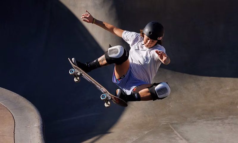 Professional skateboarder Jordyn Barratt, 24, of Hawaii, competes in the pro bowl event at the Exposure 2023 contest empowering women, trans and non-binary individuals through skateboarding in Encinitas, California, U.S., November 3, 2023. REUTERS/Mike Blake/File Photo
