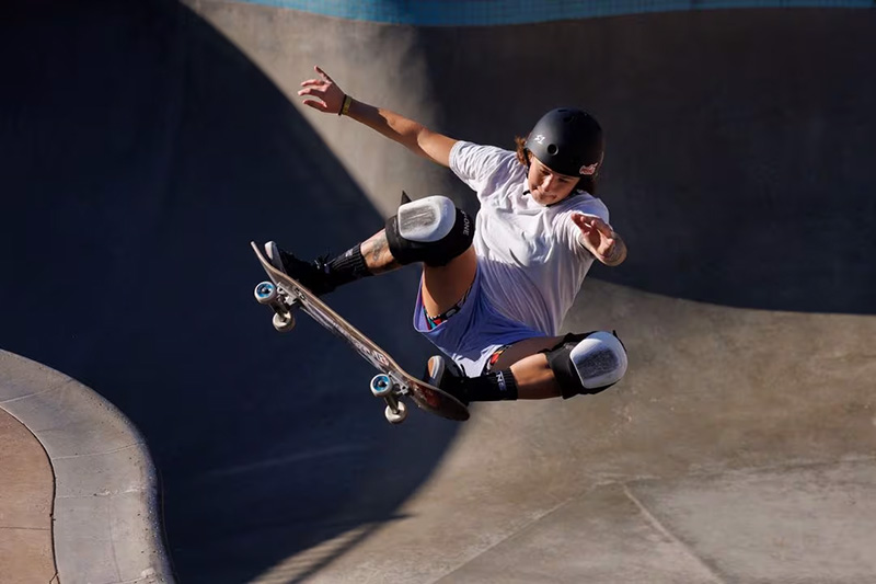 Professional skateboarder Jordyn Barratt, 24, of Hawaii, competes in the pro bowl event at the Exposure 2023 contest empowering women, trans and non-binary individuals through skateboarding in Encinitas, California, U.S., November 3, 2023. REUTERS/Mike Blake/File Photo