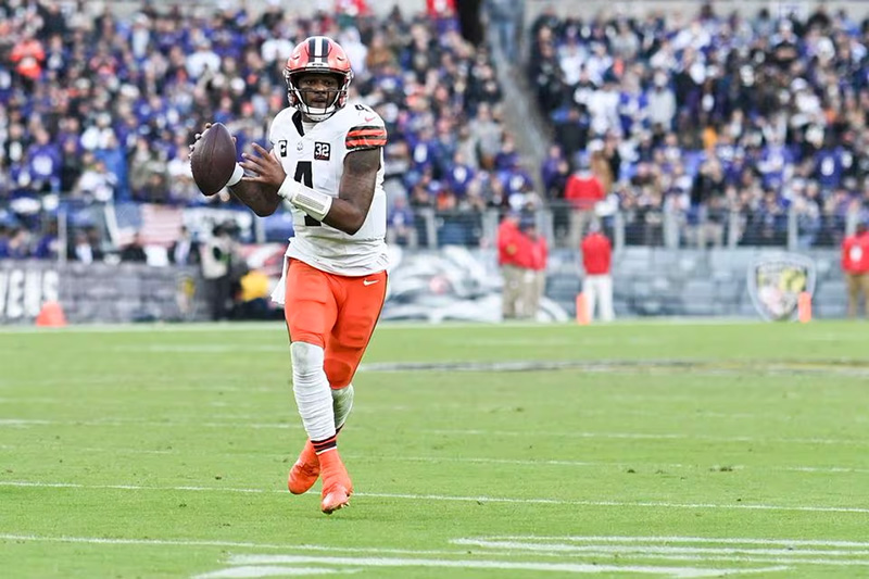 Cleveland Browns quarterback Deshaun Watson (4) throws on the run during the second halfagainst the Baltimore Ravens at M&T Bank Stadium. Mandatory Credit: Tommy Gilligan-USA TODAY Sports
