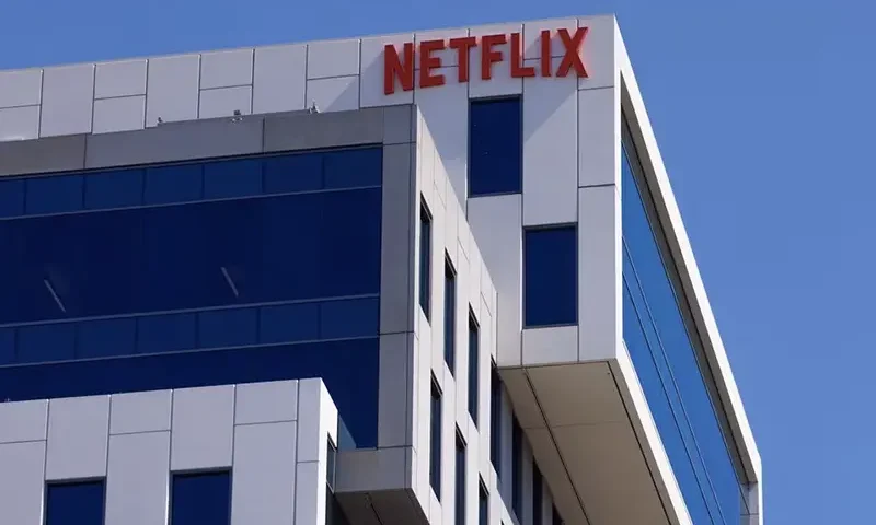 The Netflix logo is shown on one of their Hollywood buildings in Los Angeles, California, U.S., July 12, 2023. REUTERS/Mike Blake/File Photo