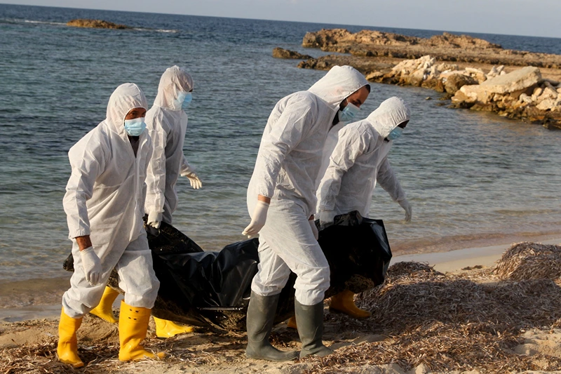 TOPSHOT-LIBYA-MIGRATION-EU
TOPSHOT - Libyan health workers recover bodies of drowned migrants, who were hoping to travel to Europe by sea, after a shipwreck off the beach in Sabratha, some 120 kilometres west of the Libyan capital Tripoli, on November 25, 2021. (Photo by AFP) (Photo by -/AFP via Getty Images)