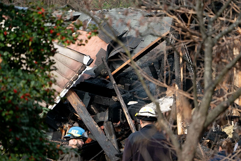 US-EXPLOSION-HOME
Workers look at a home that exploded in Arlington, Virginia, on December 4 and rocked a neighborhood with a powerful blast, on December 5, 2023. Three police officers received minor injuries but were not taken to hospitals, the department said. Officials are unaware of anyone else who was hurt, they said at a news conference. (Photo by Stefani Reynolds / AFP) (Photo by STEFANI REYNOLDS/AFP via Getty Images)