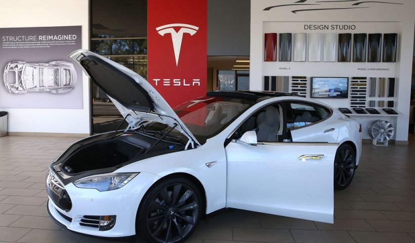 PALO ALTO, CA - NOVEMBER 05: A Tesla Model S car is displayed at a Tesla showroom on November 5, 2013 in Palo Alto, California. Tesla will report third quarter earnings today after the closing bell. (Photo by Justin Sullivan/Getty Images)