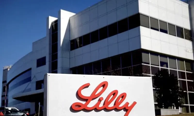 An Eli Lilly and Company pharmaceutical manufacturing plant is pictured at 50 ImClone Drive in Branchburg, New Jersey, March 5, 2021. REUTERS/Mike Segar/File Photo