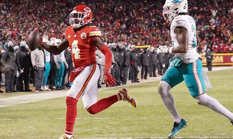 Kansas City Chiefs wide receiver Rashee Rice (4) runs the ball for a touchdown against the Miami Dolphins during the first half of the 2024 AFC wild card game at GEHA Field at Arrowhead Stadium. Mandatory Credit: Denny Medley-USA TODAY Sports