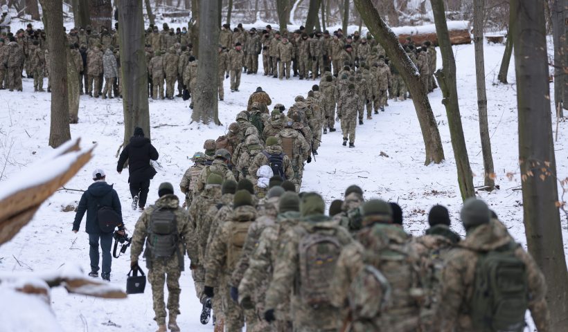 KYIV, UKRAINE - JANUARY 22: Civilian participants in a Kyiv Territorial Defence unit train on a Saturday in a forest on January 22, 2022 in Kyiv, Ukraine. Across Ukraine thousands of civilians are participating in such groups to receive basic combat training and in time of war would be under direct command of the Ukrainian military. While Ukrainian officials have acknowledged the country has little chance to fend off a full Russian invasion, Russian occupation troops would likely face a deep-rooted, decentralised and prolonged insurgency. Russia has amassed tens of thousands of troops on its border to Ukraine. (Photo by Sean Gallup/Getty Images)