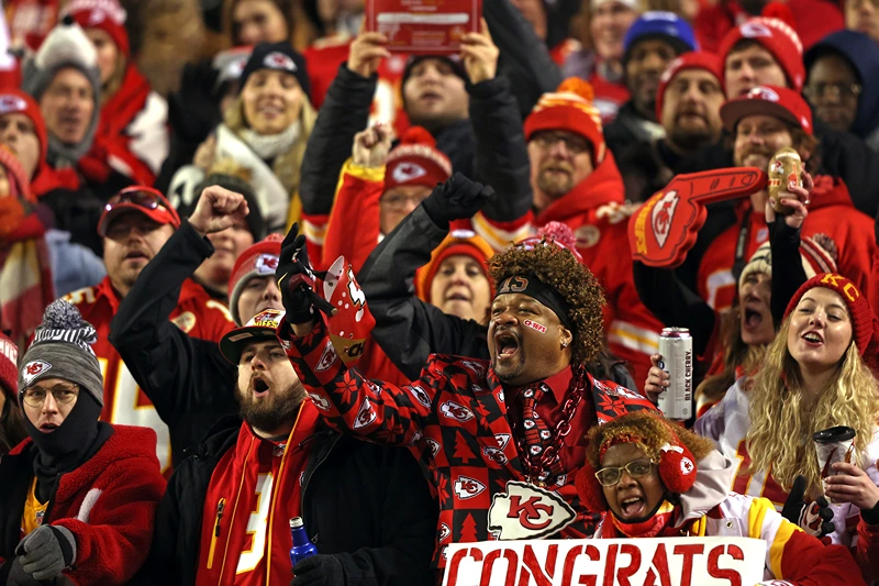 AFC Divisional Playoffs - Buffalo Bills v Kansas City Chiefs
KANSAS CITY, MISSOURI - JANUARY 23: Kansas City Chiefs fans react against the Buffalo Bills during the third quarter in the AFC Divisional Playoff game at Arrowhead Stadium on January 23, 2022 in Kansas City, Missouri. (Photo by Jamie Squire/Getty Images)