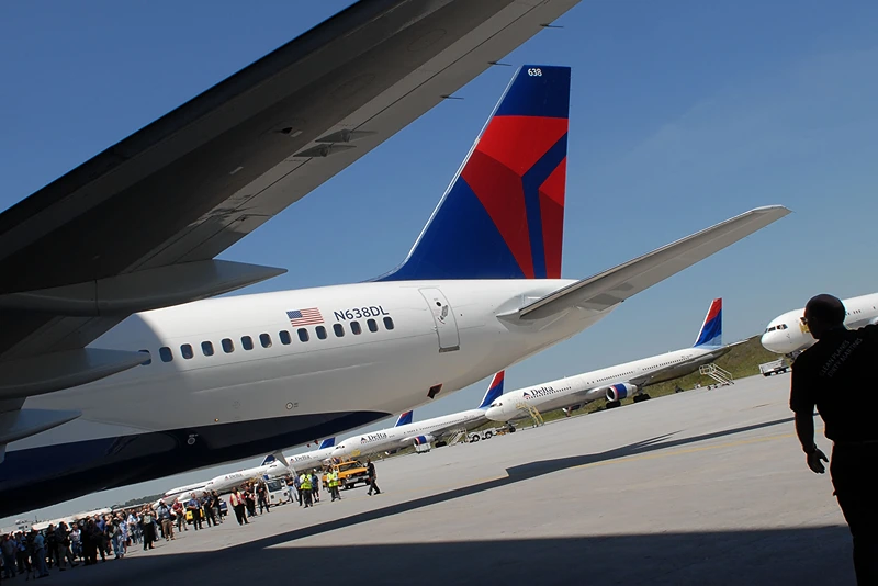Delta’s Boeing 757 loses front wheel before takeoff