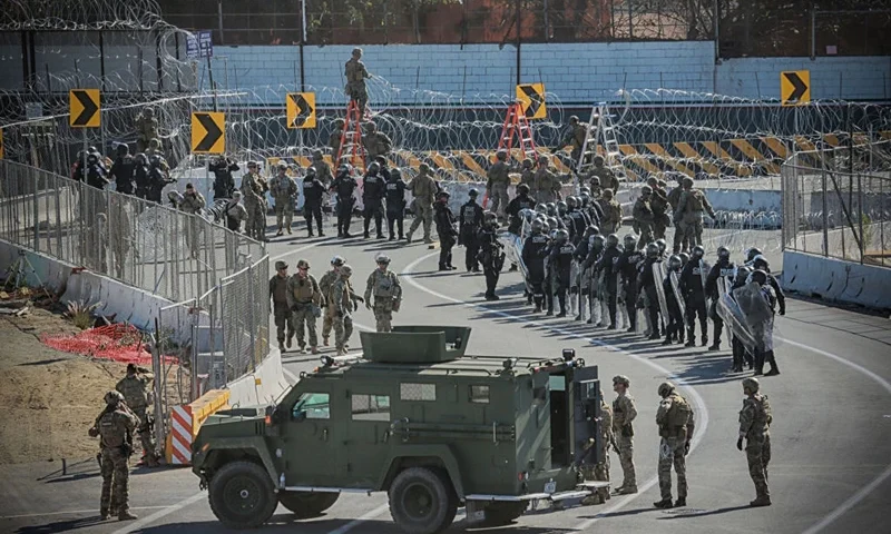 United States Military personel and Border Patrol agents secure the United States-Mexico border on November 25, 2018 at the San Ysidro border crossing point south of San Diego, California. - US officials closed a border crossing in southern California on Sunday after hundreds of migrants tried to breach a border fence from the Mexican city of Tijuana, US authorities announced. The US Customs and Border Protection office in San Diego, California, said on Twitter that it had closed both north and south access to vehicle traffic at the San Ysidro border post, before also suspending pedestrian crossings. (Photo by Sandy Huffaker / AFP) (Photo credit should read SANDY HUFFAKER/AFP via Getty Images)