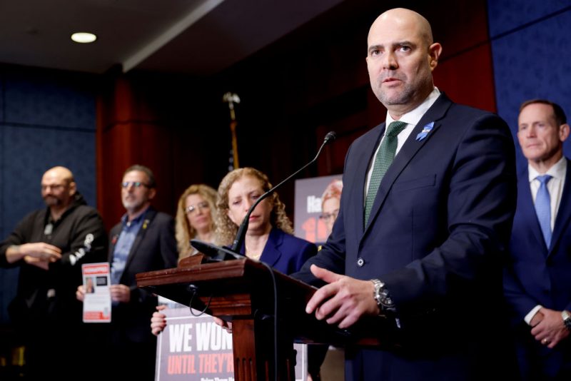 Bipartisan lawmakers meet families of Israeli hostages