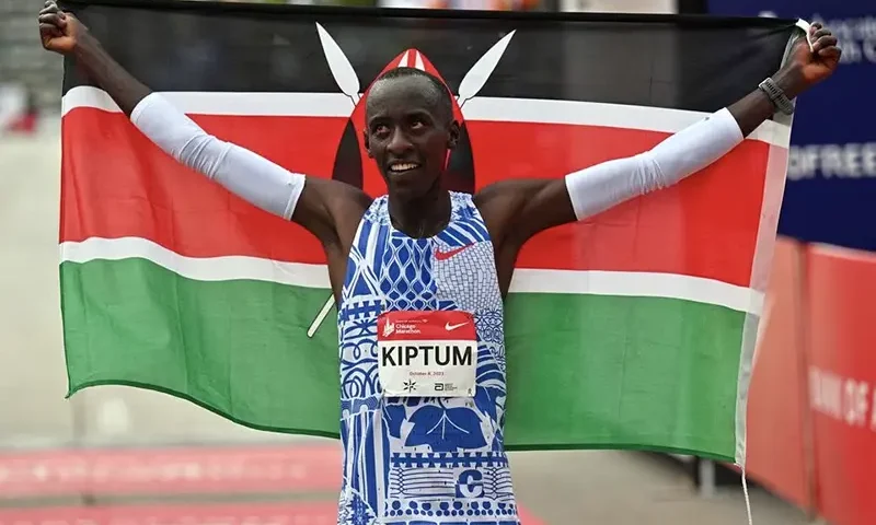 Kelvin Kiptum of Kenya celebrates after setting a new world record time of 2:00:35 at the 2023 Chicago Marathon. Mandatory Credit: Jamie Sabau-USA TODAY Sports/File Photo