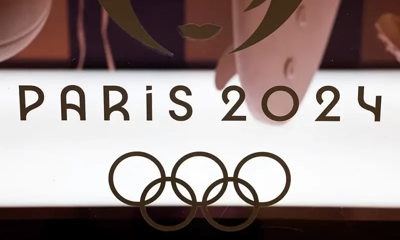 The logo of the Paris 2024 Olympic and Paralympic Games is seen on an official Paris 2024 store in Paris, France, February 8, 2024. REUTERS/Benoit Tessier/ File photo