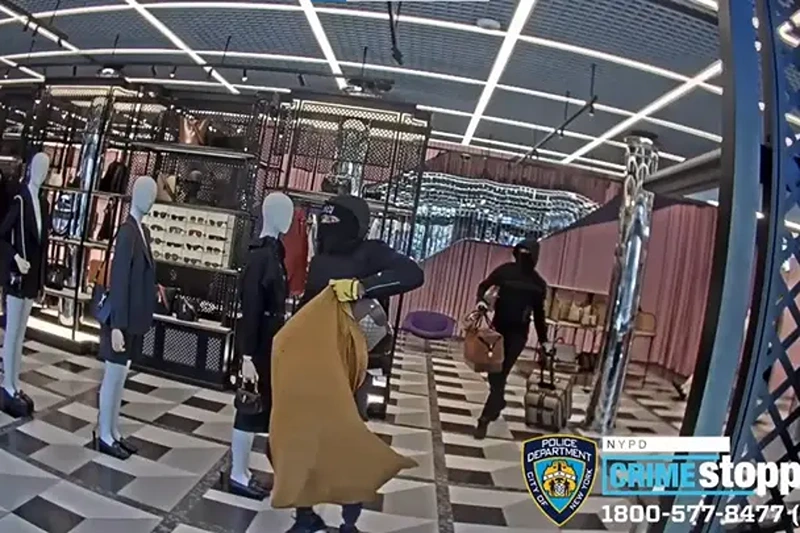NYC: Armed Robbers Steal $51K In Gucci Items