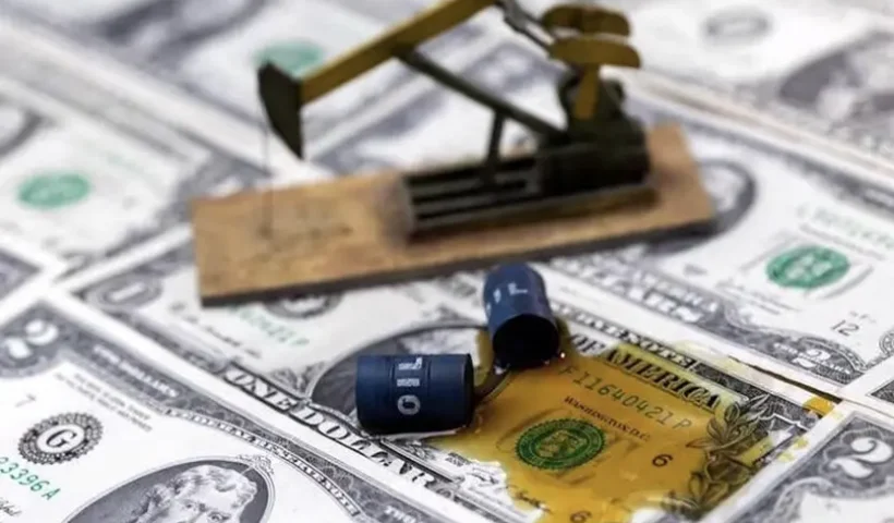 Oil, miniatures of oil barrels, oil pump jack and U.S. dollar banknote are seen in this illustration taken, June 6, 2023. REUTERS/Dado Ruvic/Illustration/File Photo