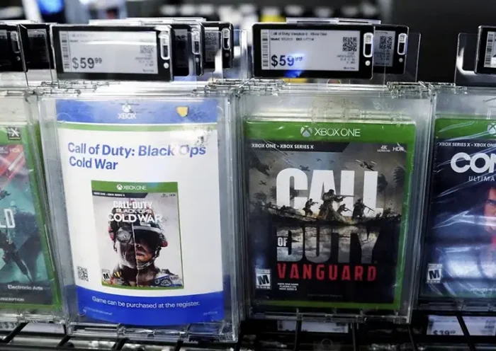 Activision games "Call of Duty" are pictured in a store in the Manhattan borough of New York City, New York, U.S., January 18, 2022. REUTERS/Carlo Allegri/File Photo