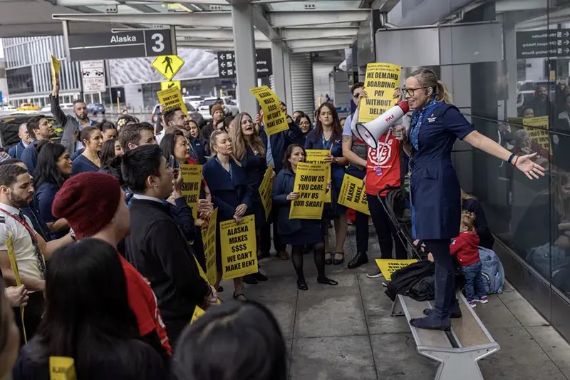 Alaska Airlines flight attendants gather at a picket line protesting for landmark changes in their new contracts, currently under negotiation, at San Francisco International Airport, in San Francisco, California, U.S. December 19, 2023. REUTERS/Carlos Barria/File Photo