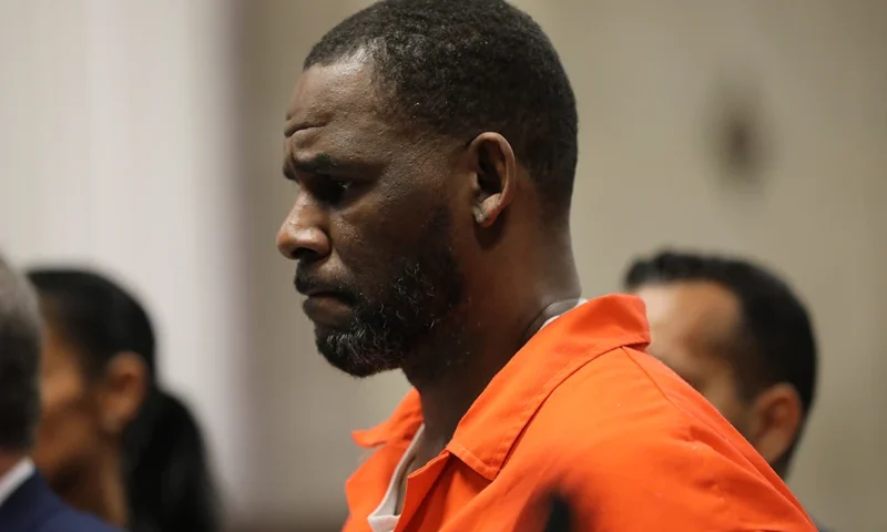 R Kelly Appears In Court in Chicago For Status Hearing CHICAGO, IL - SEPTEMBER 17: Singer R. Kelly appears during a hearing at the Leighton Criminal Courthouse on September 17, 2019 in Chicago, Illinois. Kelly is facing multiple sexual assault charges and is being held without bail. (Photo by Antonio Perez - Pool via Getty Images)