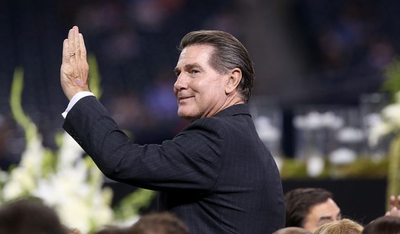 SAN DIEGO, CA - JUNE 26: Former teammate Steve Garvey waves as he is introduced during a Memorial Tribute To Tony Gwynn by the San Diego Padres at PETCO Park on June 26, 2014 in San Diego, California. (Photo by Stephen Dunn/Getty Images)
