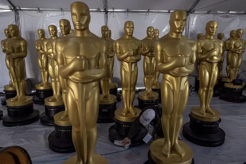 Oscar statues sit before being placed out for display as preparations continue for the 96th Academy Awards Awards in Los Angeles, California U.S., March 6, 2024. REUTERS/Carlos Barria/File Photo