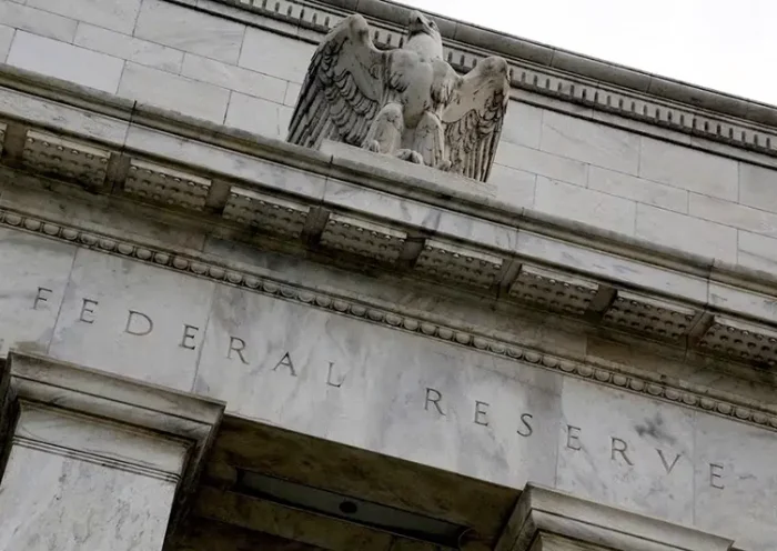 An eagle tops the U.S. Federal Reserve building's facade in Washington, July 31, 2013. REUTERS/Jonathan Ernst/File Photo
