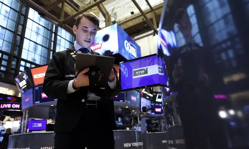A trader works on the trading floor at the New York Stock Exchange (NYSE) in New York City, U.S., April 5, 2024. REUTERS/Andrew Kelly/File Photo