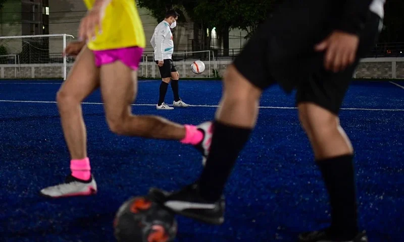Players of the Kraken football team train at the Benito Juarez sports centre, in Mexico City, on January 27, 2022. - After the Mexican football Association announced the fans shouting homophobic slogans would be expelled from the matches, a an inclusion team for lesbian, gay, bisexual, transgender, transsexual, transvestite and, intersex (LGBTTTI+) players narrates its experience in an ambit marked by homophobia. (Photo by Pedro PARDO / AFP) (Photo by PEDRO PARDO/AFP via Getty Images)