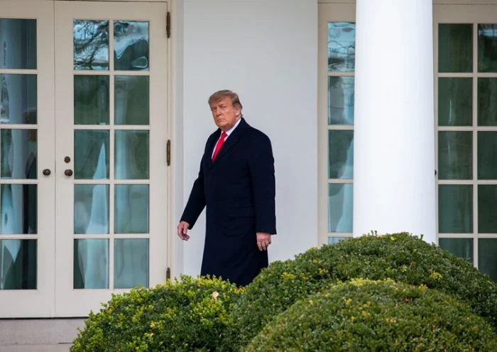 WASHINGTON, DC - DECEMBER 31: U.S. President Donald Trump walks to the Oval Office while arriving back at the White House on December 31, 2020 in Washington, DC. President Trump and the First Lady returned to Washington, DC early and will not be in attendance at the annual New Years Eve party at his Mar-a-Lago home in Palm Beach. (Photo by Tasos Katopodis/Getty Images)