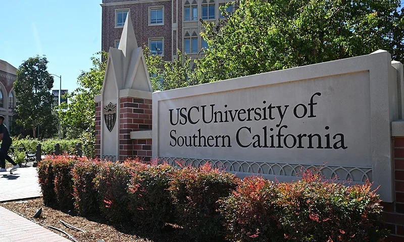 Students are seen on campus at the University of Southern California (USC) in Los Angeles, California, on April 16, 2024. The University of Southern California (USC) on April 17, 2024 has canceled its plans for a graduation speech by a Muslim student over what it says are safety concerns, after pro-Israel groups criticized her selection. (Photo by Robyn Beck / AFP) (Photo by ROBYN BECK/AFP via Getty Images)
