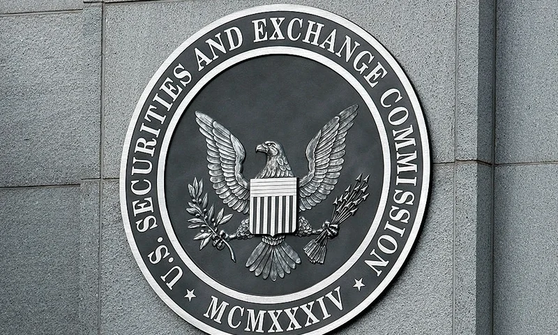 WASHINGTON - SEPTEMBER 18: The U.S. Securities and Exchange Commission seal hangs on the facade of its building September 18, 2008 in Washington, DC. Republican presidential candidate Sen. John McCain (R-AZ) has called for the ouster of SEC Chairman Christopher Cox in the wake of the collapse of several giant banks on Wall Street and the resulting financial crisis. (Photo by Chip Somodevilla/Getty Images)