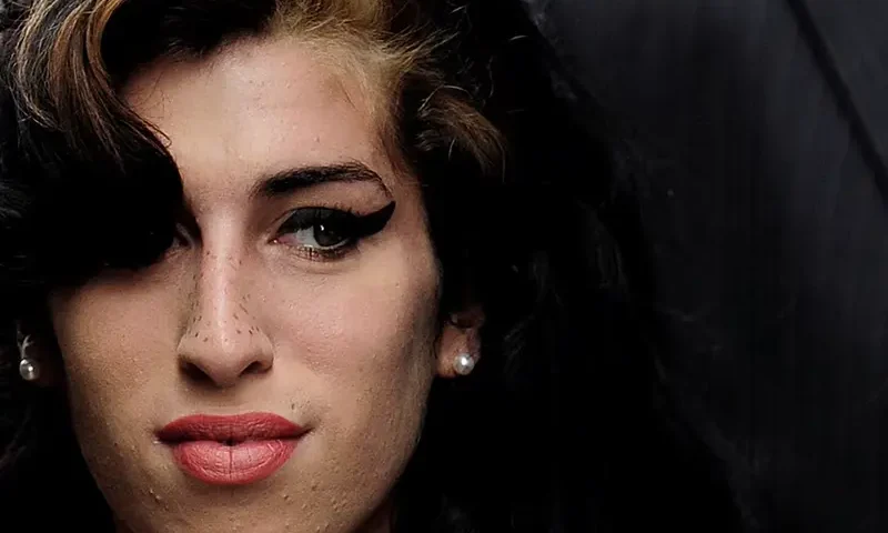 British singer Amy Winehouse arrives at Westminster Magistrates Court in central London July 23, 2009. REUTERS/Toby Melville/File Photo
