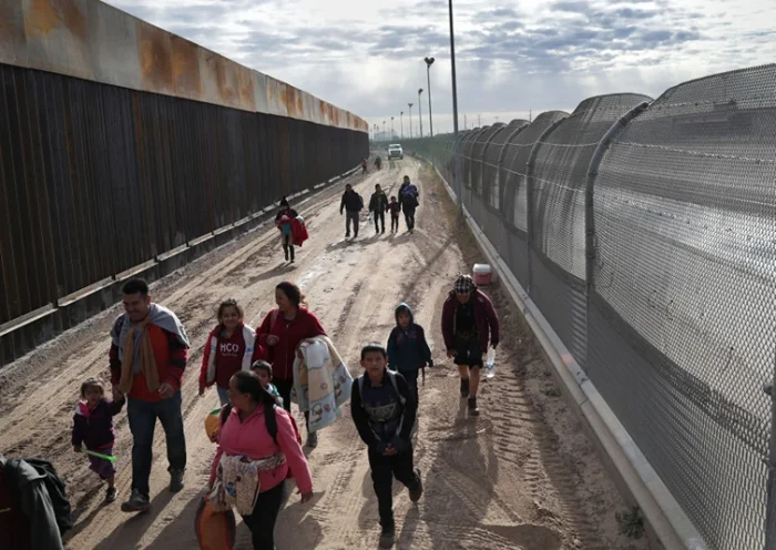 EL PASO, TEXAS - FEBRUARY 01: Central American immigrants walk between a newly built Bollard-style border fence, left, and the older "legacy" fence after crossing the Rio Grande from Mexico on February 01, 2019 in El Paso, Texas. The migrants later turned themselves in to U.S. Border Patrol agents, seeking political asylum in the United States. (Photo by John Moore/Getty Images)