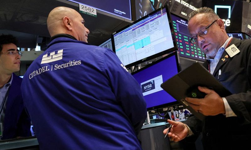Traders work on the floor of the New York Stock Exchange (NYSE) in New York City, U.S., July 24, 2023. REUTERS/Brendan McDermid
